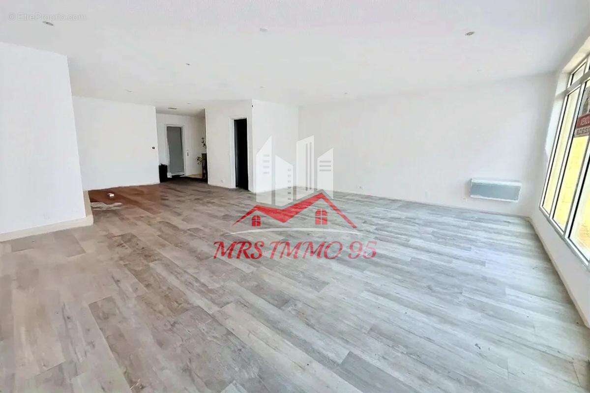 Commerce à LUZARCHES