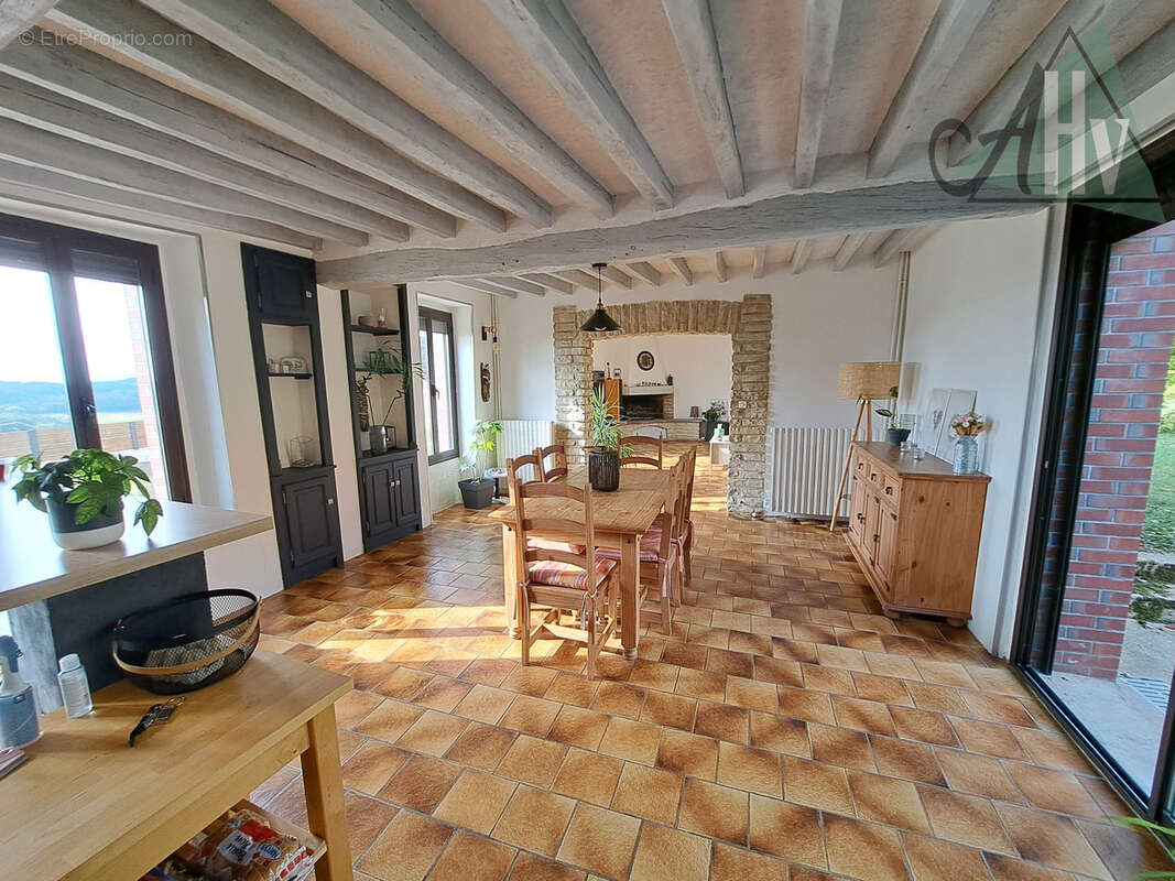 Maison à PONT-SUR-YONNE