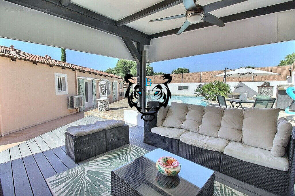 Maison à ROQUEBRUNE-SUR-ARGENS