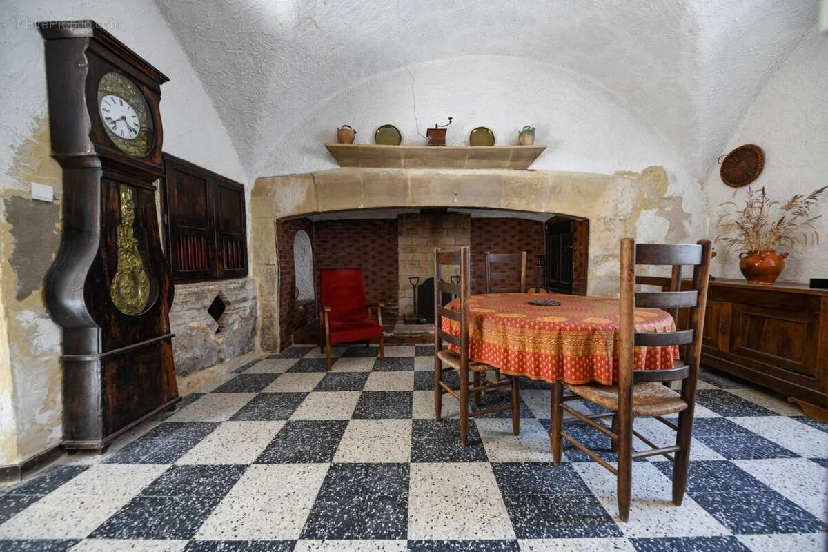 Maison à LUSSAN