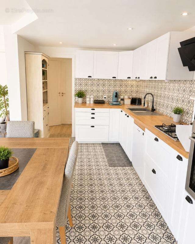 Maison  4 pièce(s) 90 m2 avec extérieur et panneaux solaires - photo 3