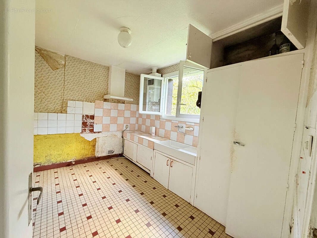 Maison à rénover 5 pièce(s) de 78 m² à Pradines - photo 6