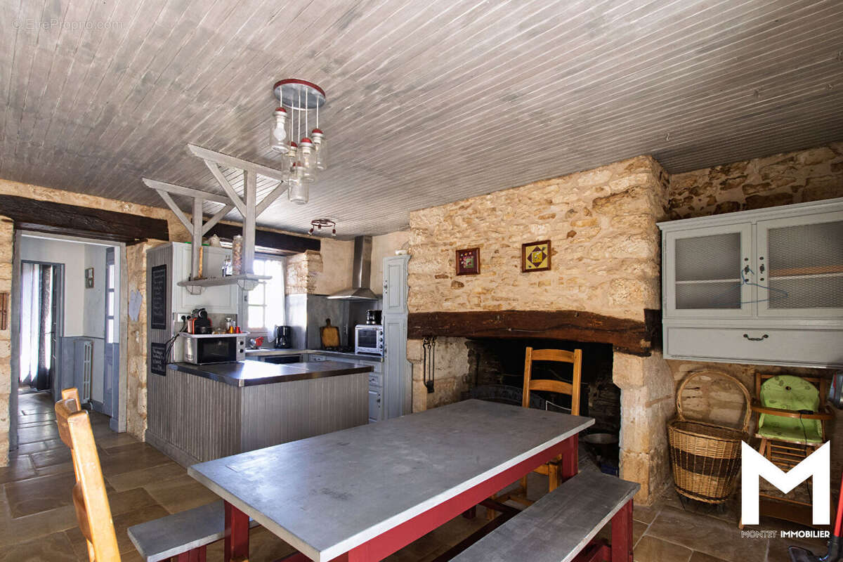 Maison à SAVIGNAC-LES-EGLISES