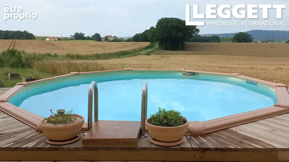 Belle maison gasconne restaurée avec goût, 3 chambres, terrasse, grange, piscine, vue sur les Pyrénées et étan - photo 9