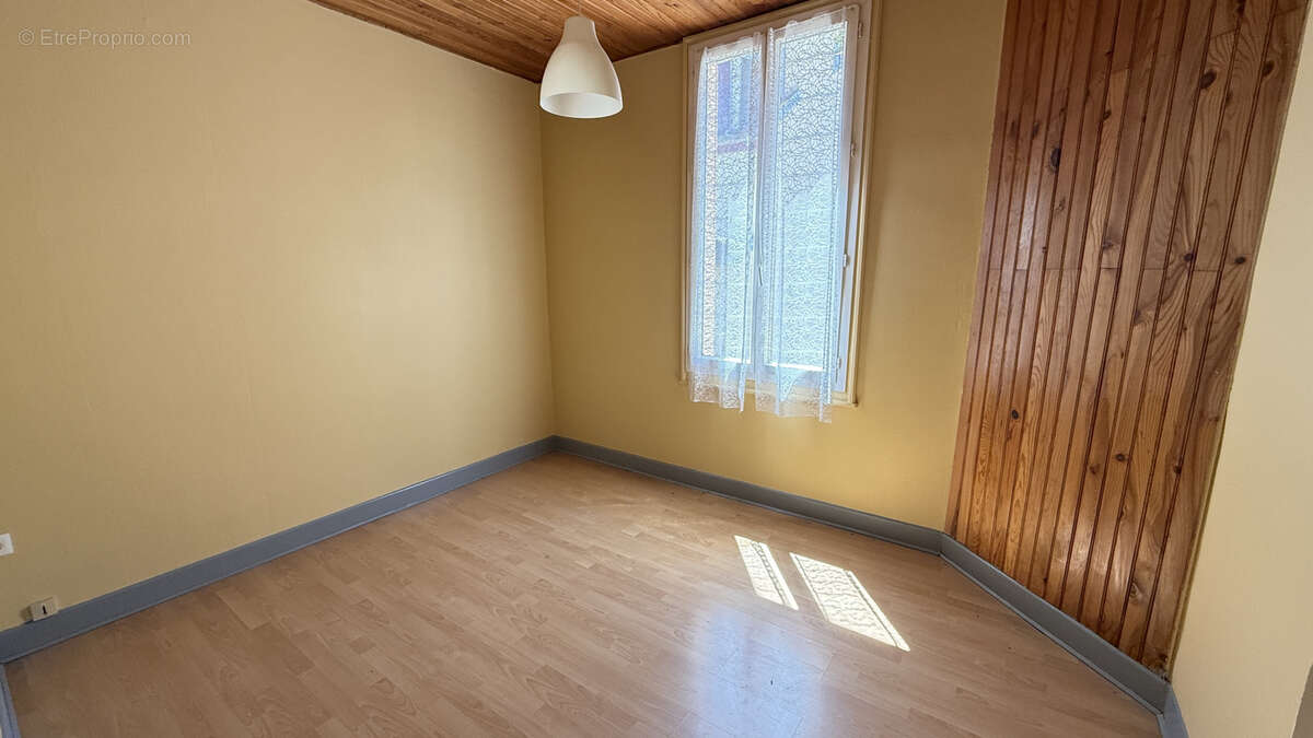 Investissement locatif à Vichy - Immeuble 3 appartements 4 garages - photo 14