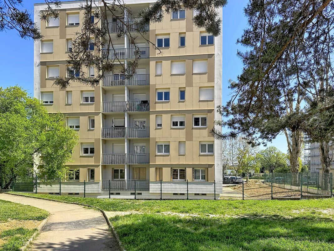 Appartement à SAINT-GENIS-LAVAL