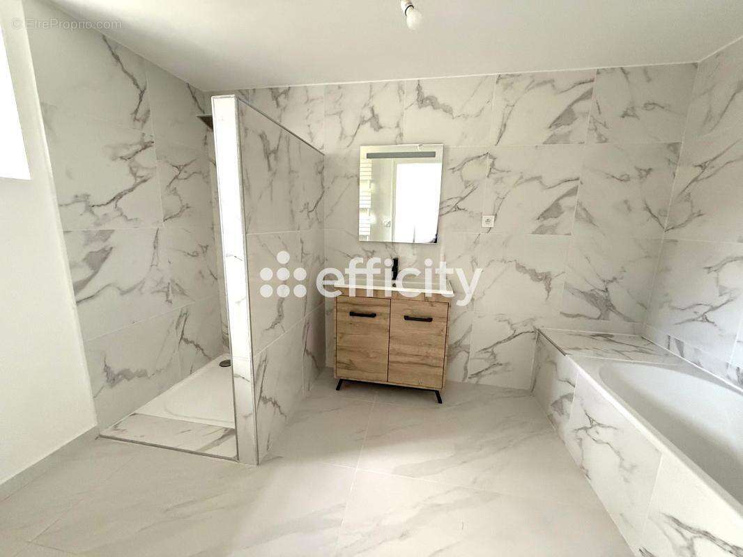 Maison à LA CHAPELLE-POUILLOUX