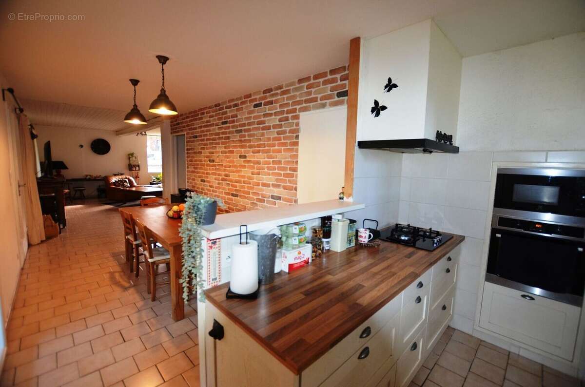 Salle  manger  Dining room 02 - Maison à ORDAN-LARROQUE