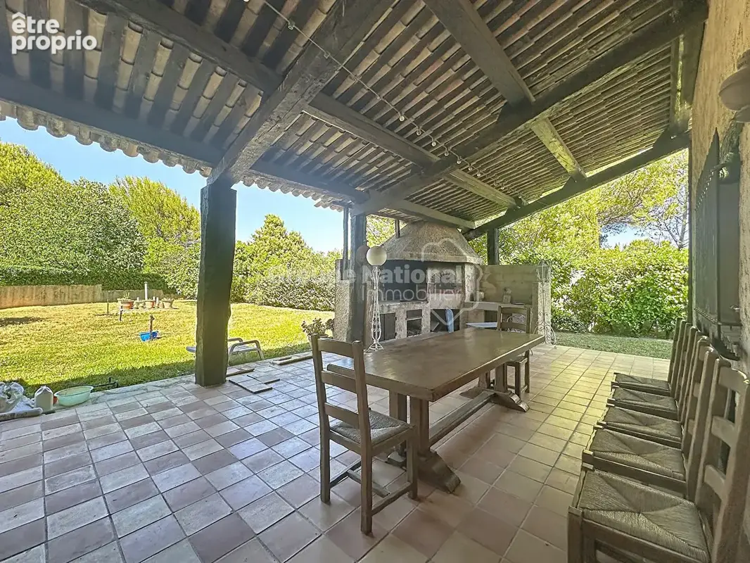 PEYMEINADE ? Villa atypique 295 m² ? Terrain plat, piscine et nombreuses possibilités - photo 7