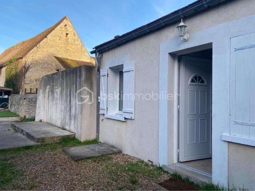 Ensemble immobilier à Égreville. Idéal investisseur ou résidence principale avec revenu locatif - photo 9