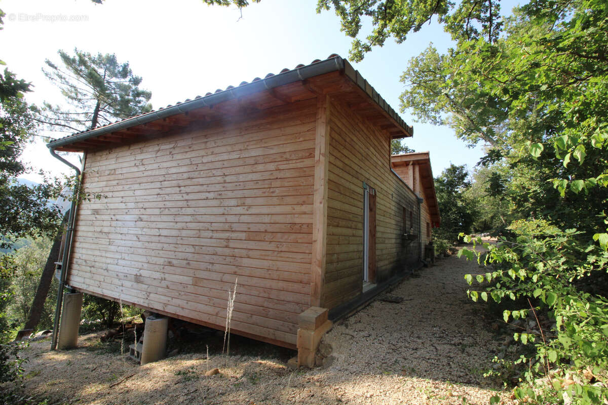 Charmante maison en bois de 98 m2 sur un terrain de 2800 m2. - photo 36