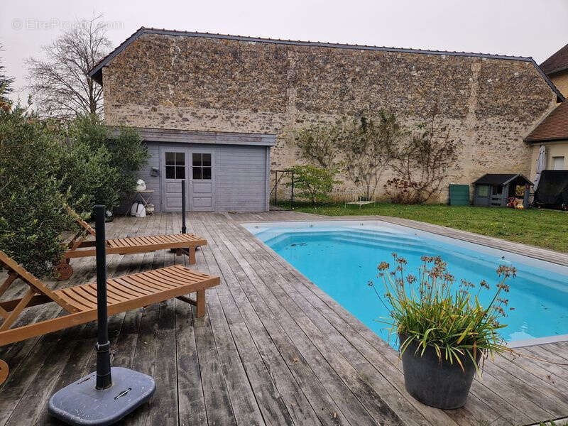Maison à VIEUX-MOULIN