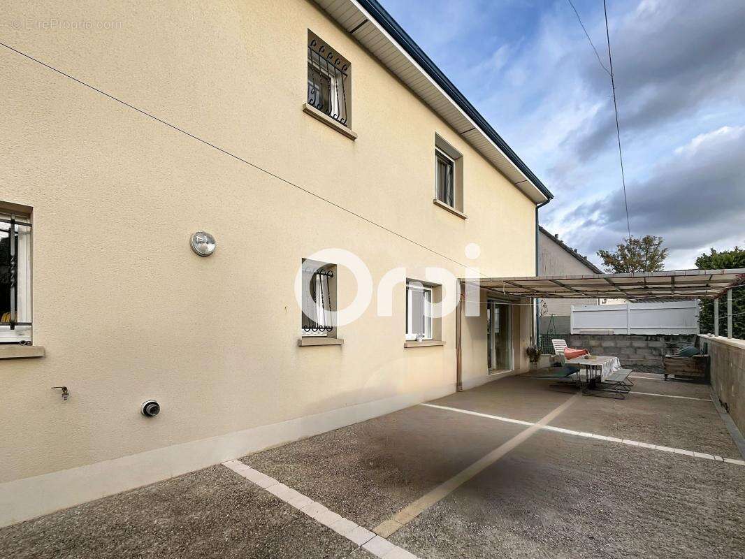 Maison à SAINT-PANTALEON-DE-LARCHE