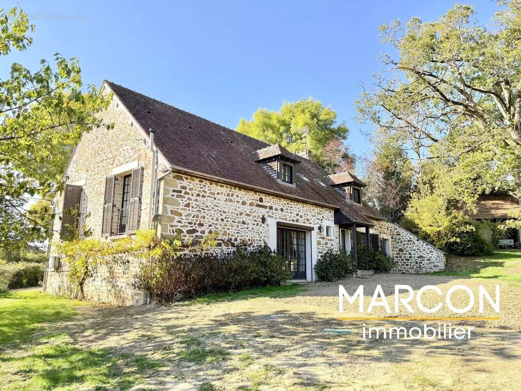 Maison à LA CELLE-DUNOISE