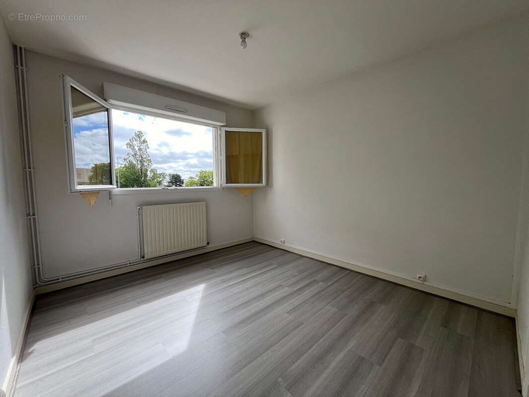 EXCLUSIVITE - Appartement de type III à rafraichir aux abords de La Rochelle - photo 3