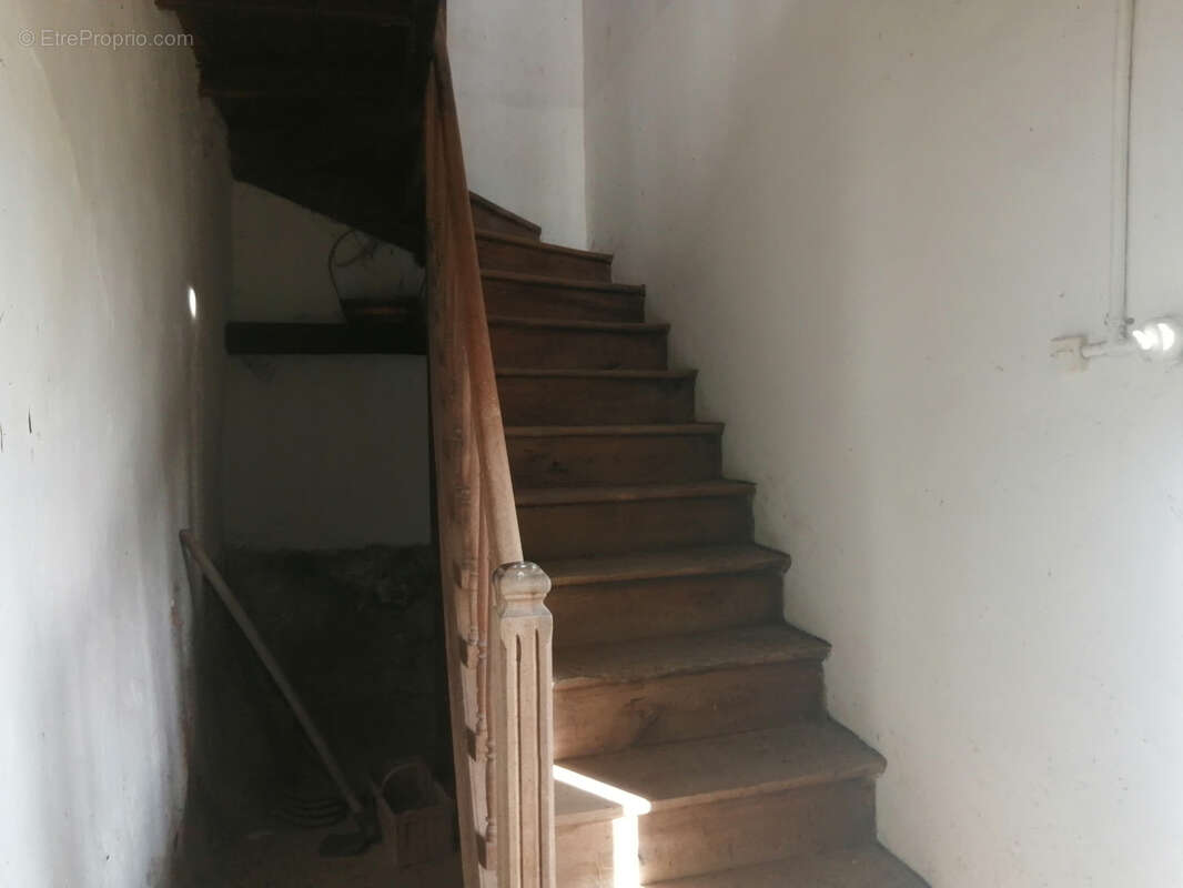 Maison à MONTIGNAC-LE-COQ