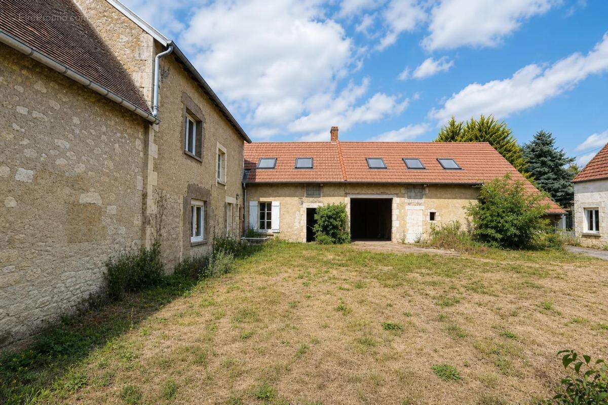 Maison à COUARGUES