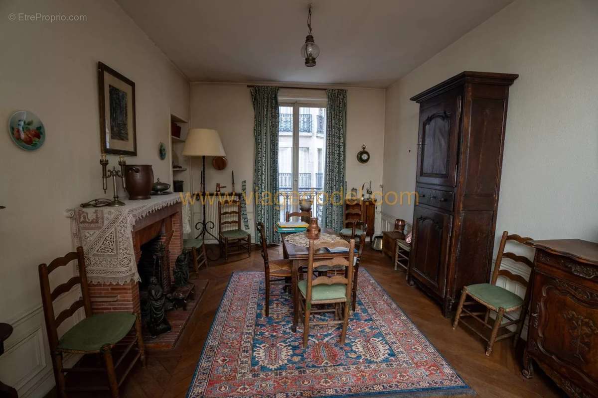 Appartement à PARIS-16E