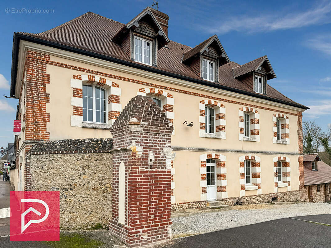 Propriété entièrement rénovée entre BERNAY / BEAUMONT-LE-ROGER - photo 2