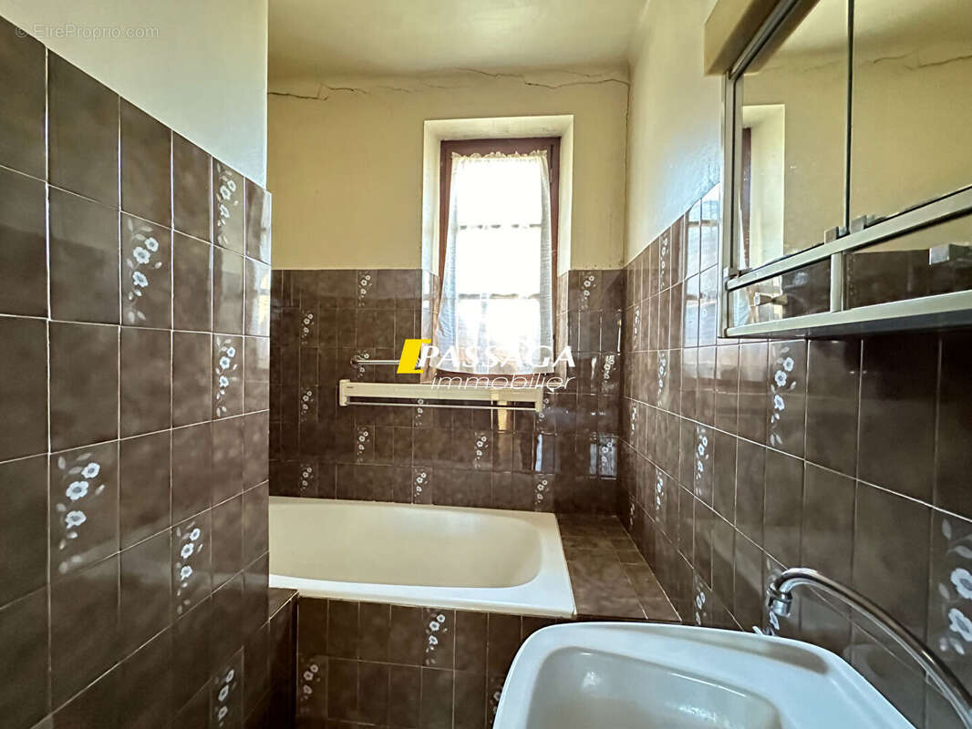 Maison à SAINT-CHRISTOPHE-VALLON