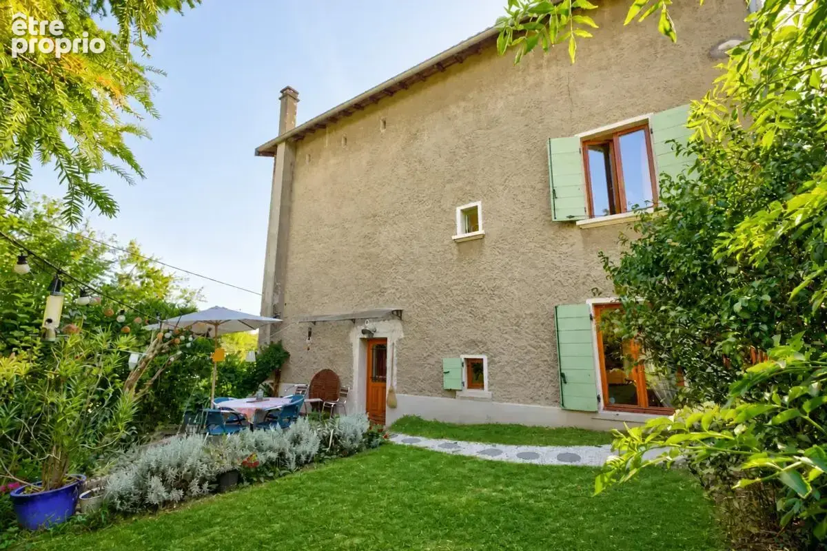 Maison de 10 pièces de 210 m² à Chaponost - photo 1