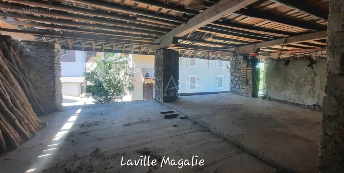 Terrain à SAINTE-HELENE-SUR-ISERE