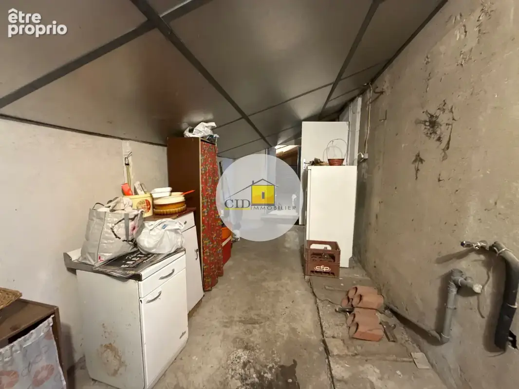 Maison 118 m2 à rénover   3 chambres, balcon, terrain clos de 370 m2 et 2 garages - photo 15