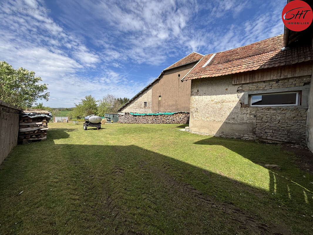 Maison à VELLEVANS