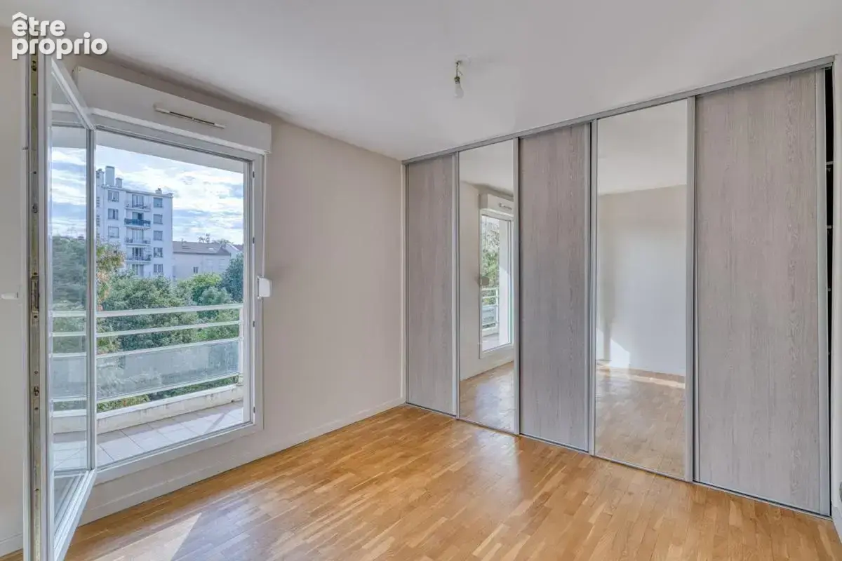 EXCLUSIVITE - Rhône - Lyon 8ème - Appartement 2 pièces, 48m2 + balcon, 14m2 - photo 3