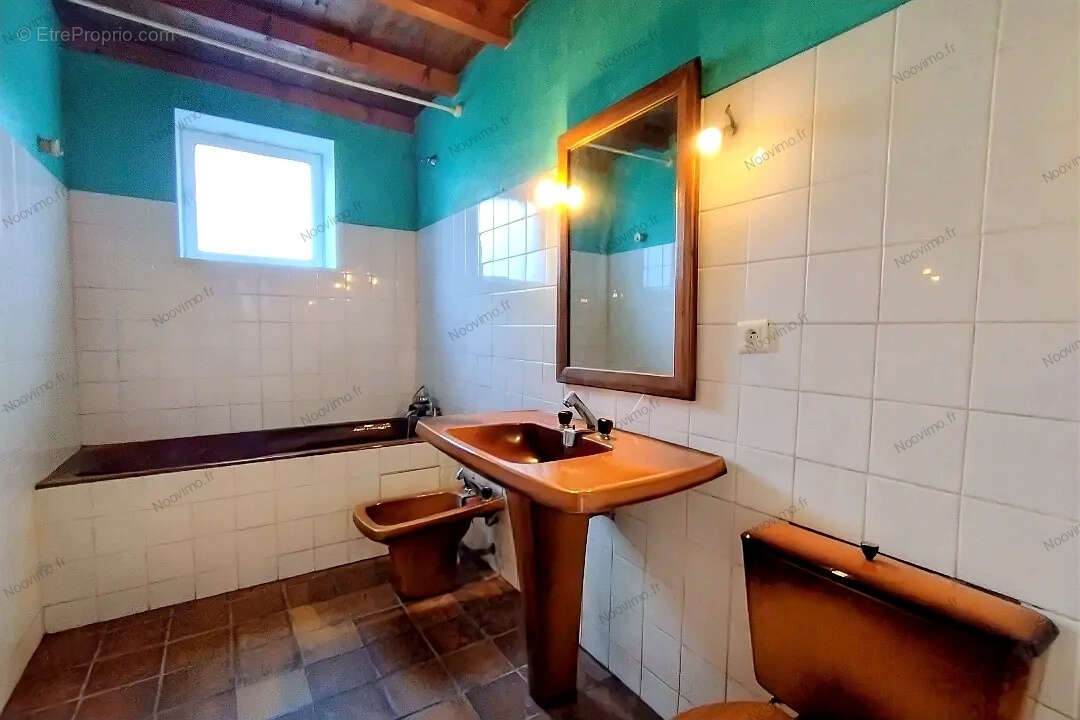 Maison à SAINT-ETIENNE-DU-BOIS