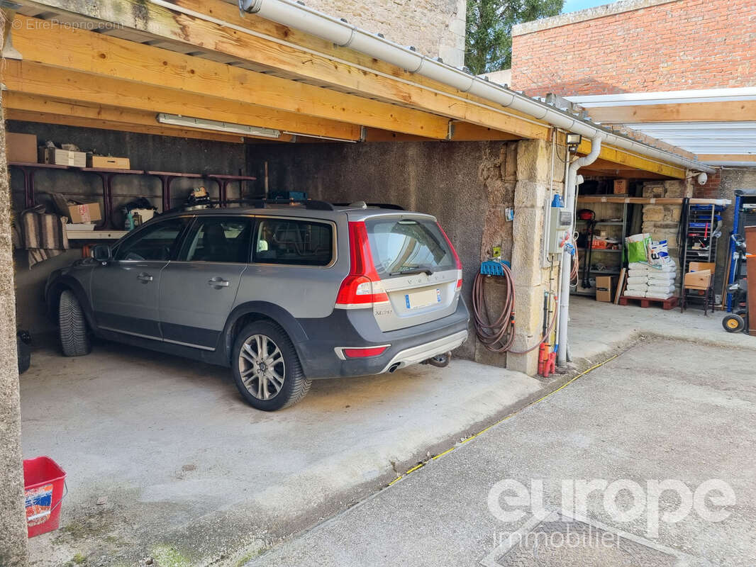 Commerce à L&#039;ISLE-SUR-SEREIN