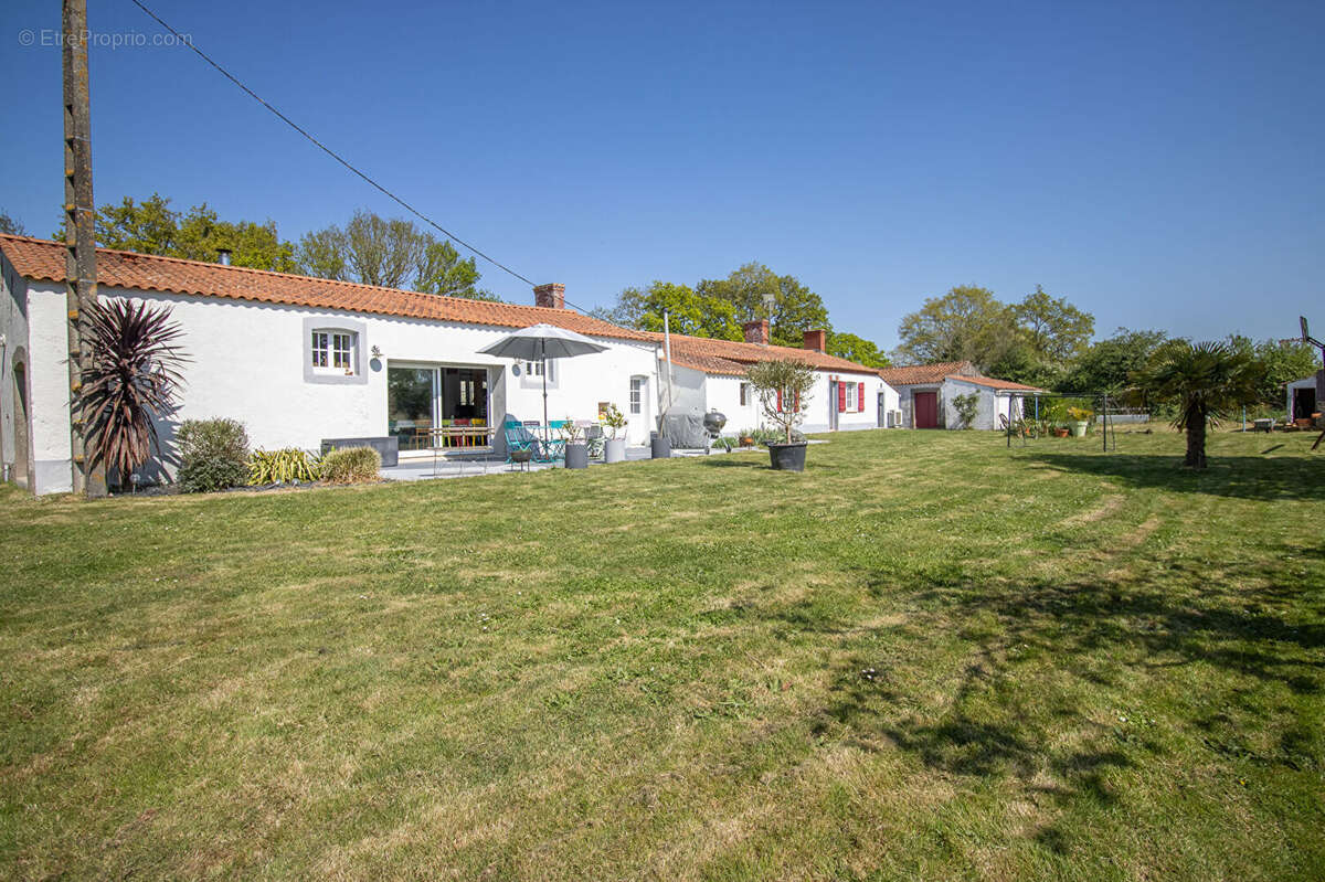 Maison à CHATEAUNEUF