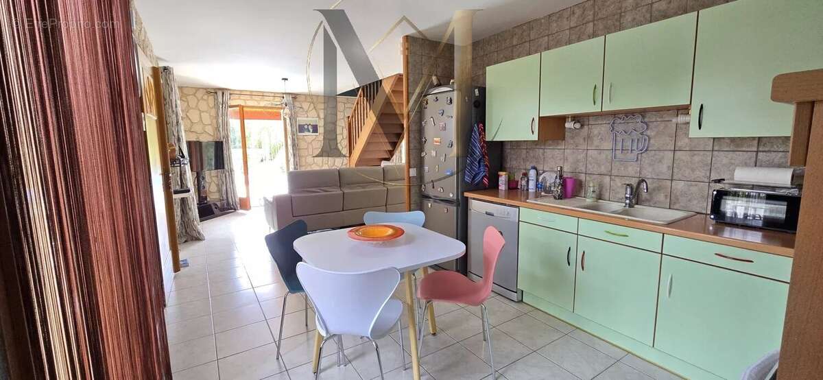 Maison 4 chambres avec piscine, garage et parc arboré - photo 7