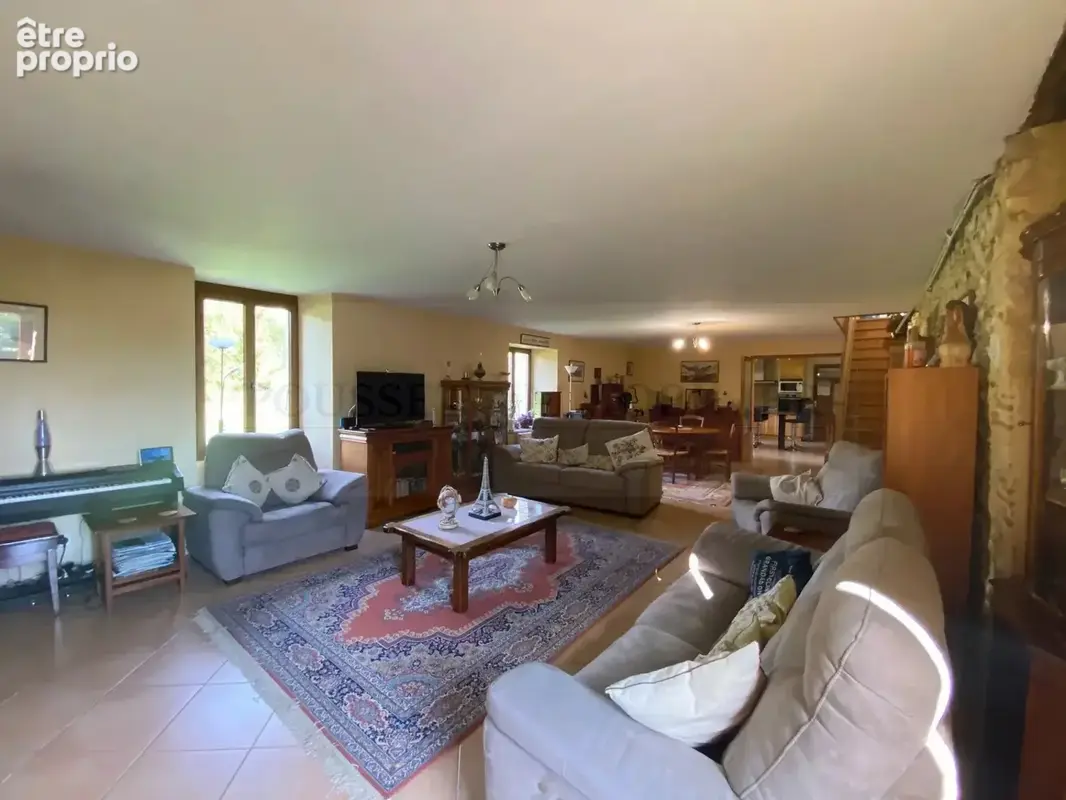 Superbe ensemble en pîerre avec piscine et dépendances au bord du Lot - photo 17