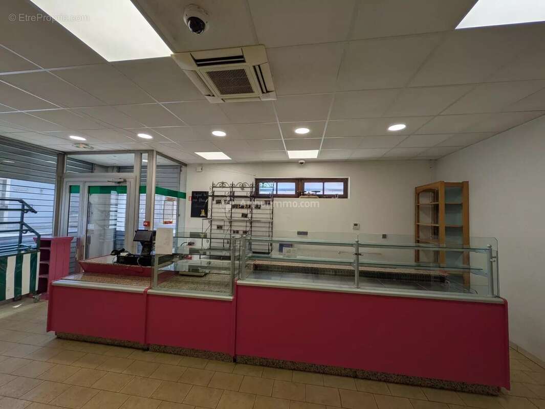 Local commercial - photo 8