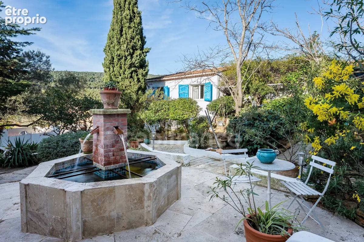 Maison à CEYRESTE