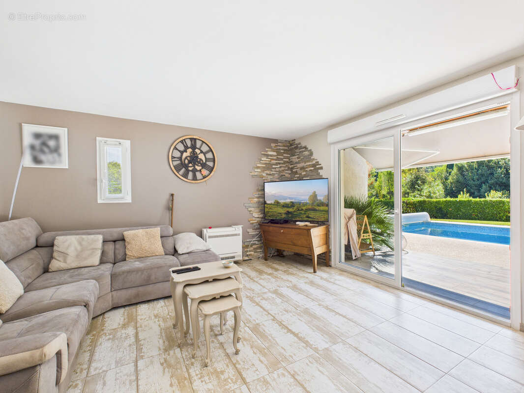 Maison à SOLLIES-TOUCAS