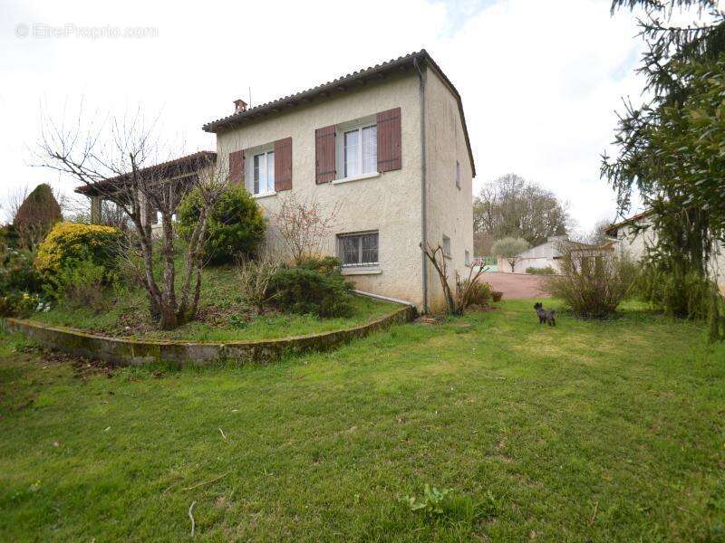 Maison à SAINT-GERMAIN-DU-SALEMBRE