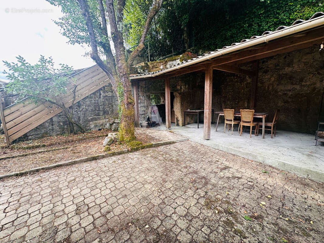 Immeuble de caractère sur la Rive Gauche de Saintes 9 pièce(s) 230 m2 - photo 9