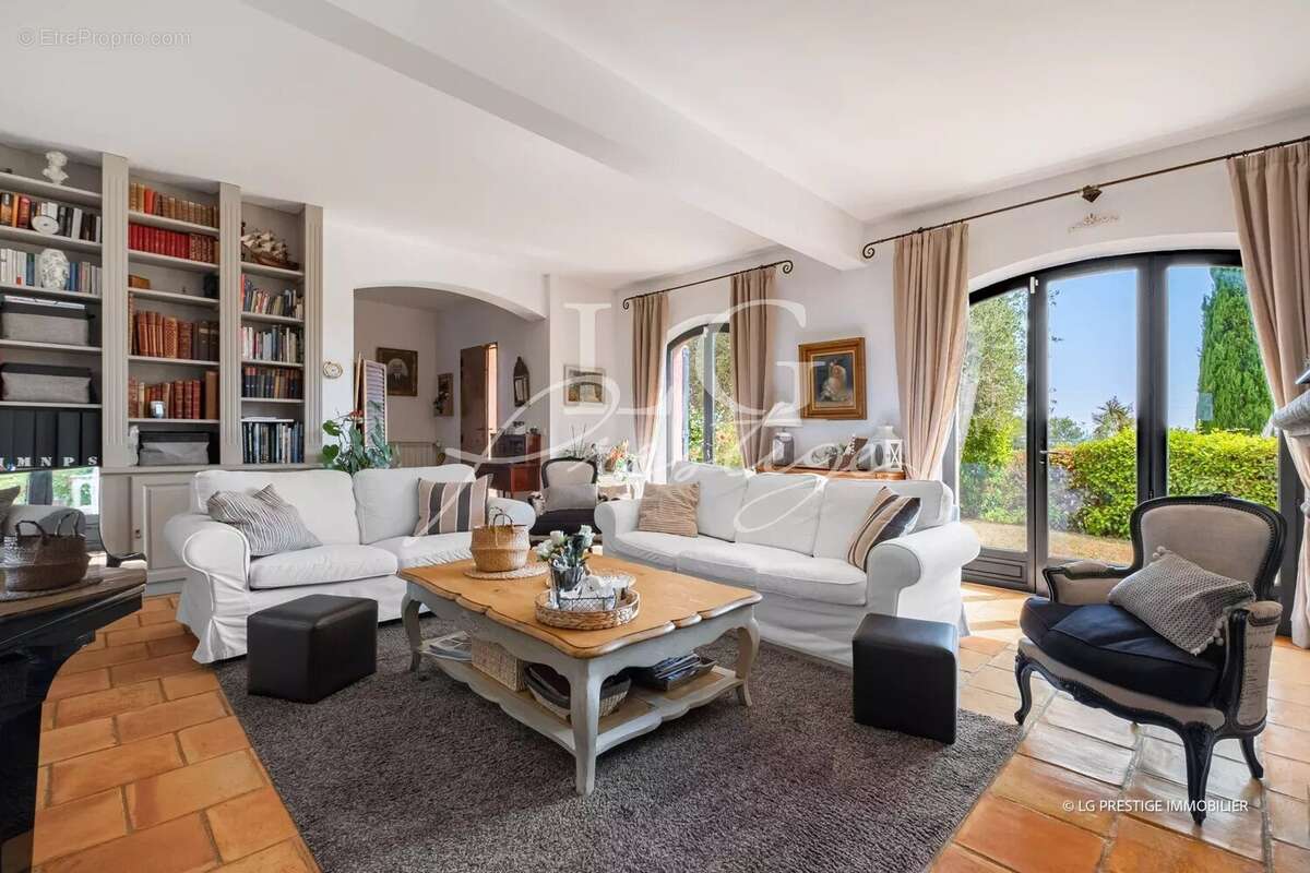 Maison à TOURRETTES