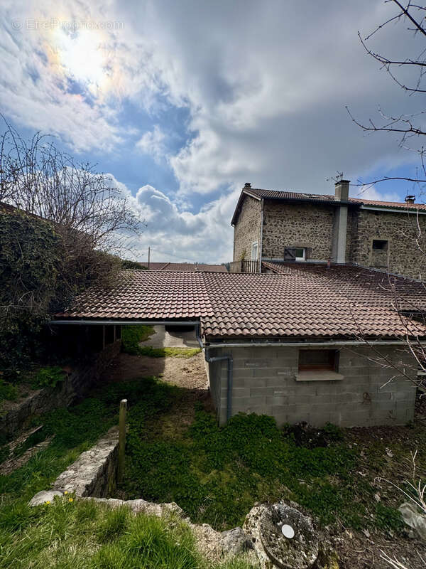 Maison à SAINT-JUST-MALMONT