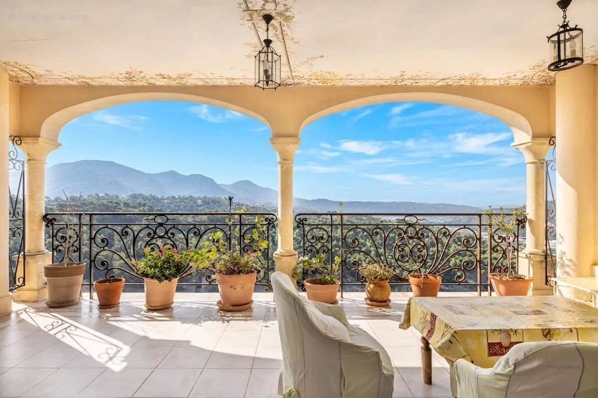 Maison de caractère 8P/ 354 m² – Vue panoramique / 6 suites / appartement 2P indépendant / terrain 1041 m² / 25 min de Nice - photo 6