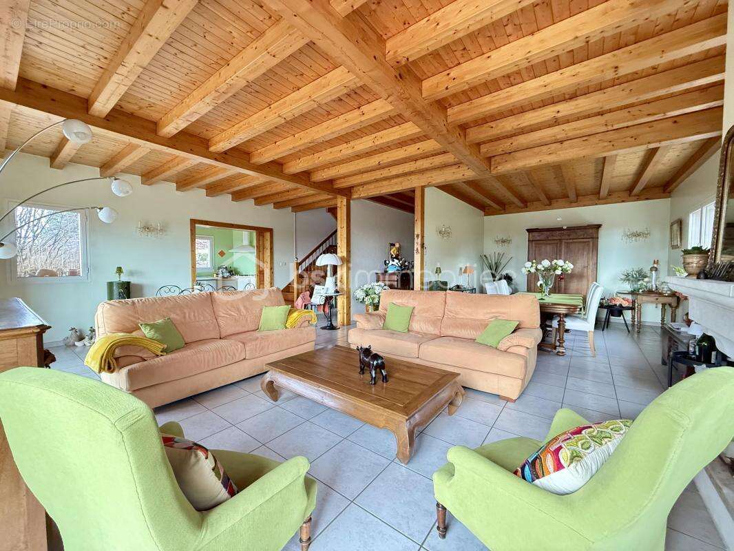 Villa de caractère 152 m² -  3 chambres + 4ème chambre possible -  vue panoramique chartreuse et vercors - garage 79 m² — terrai - photo 3