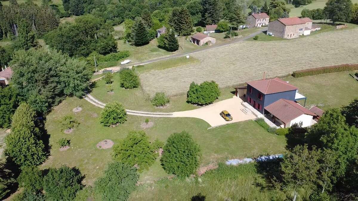 Maison à AUZELLES