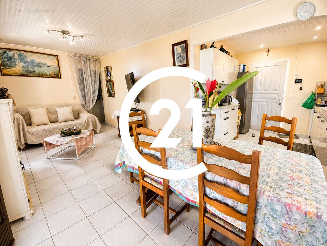 Maison 72 m² à Riviere-Pilote  - photo 5