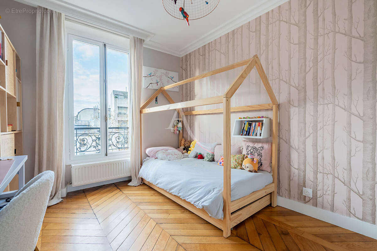 Appartement à PARIS-7E