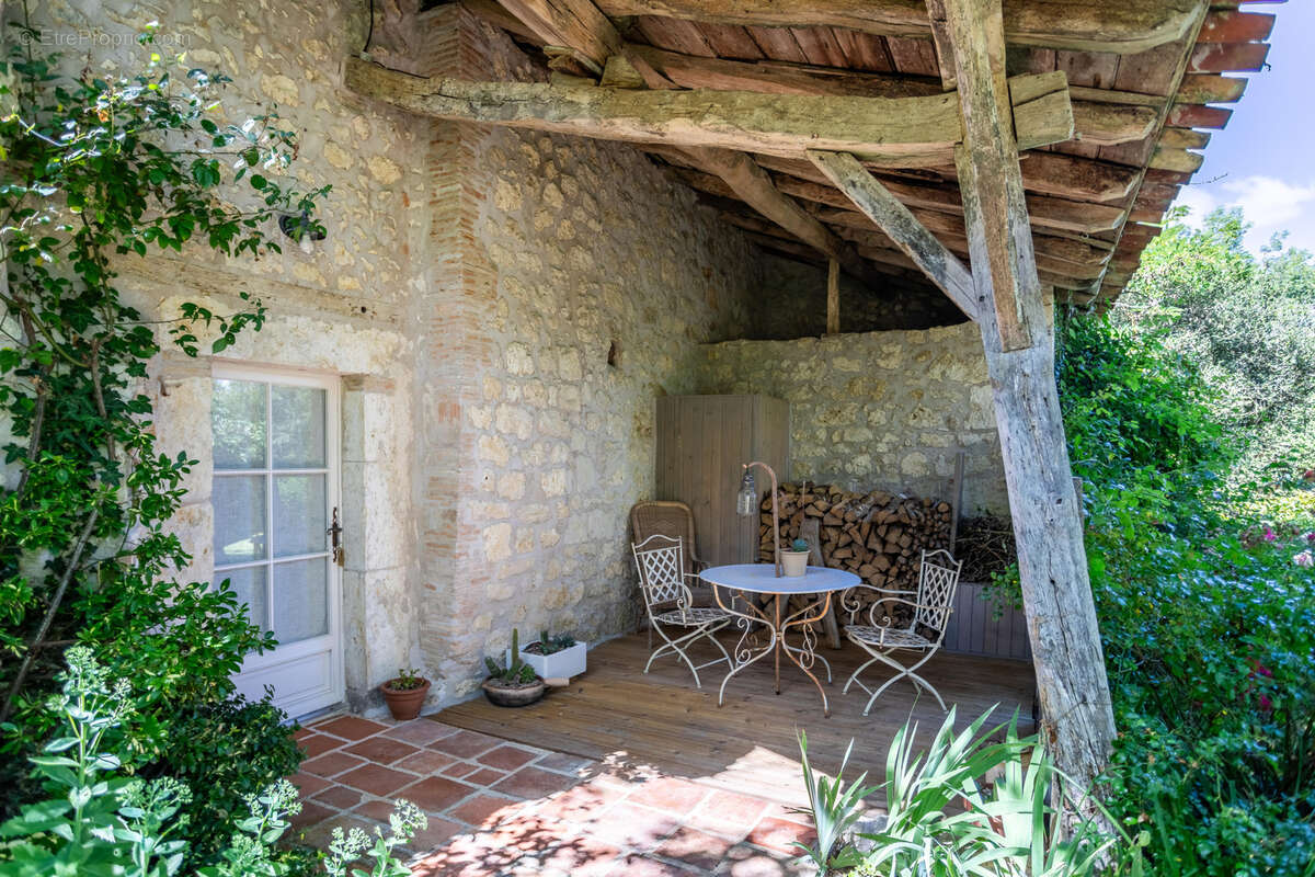 Maison à SAINTE-COLOMBE-DE-VILLENEUVE