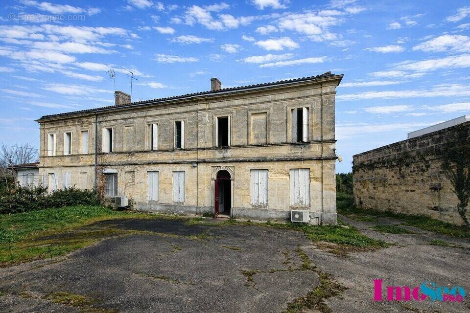 Commerce à SAINT-LOUBES