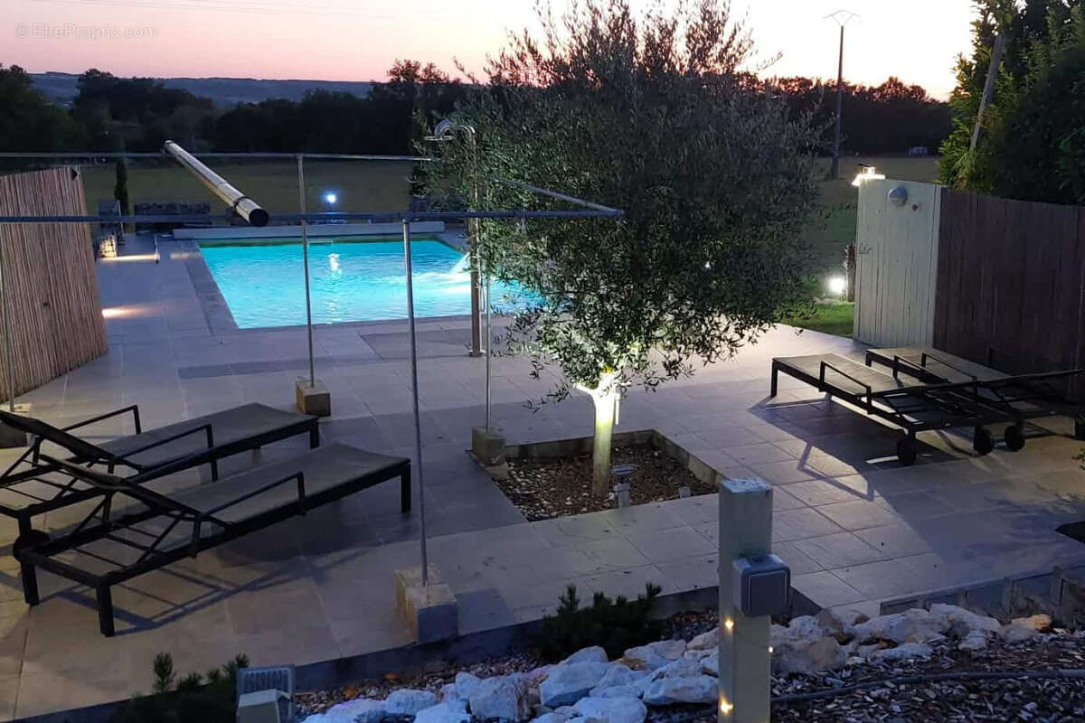 Country property with pool - photo 2