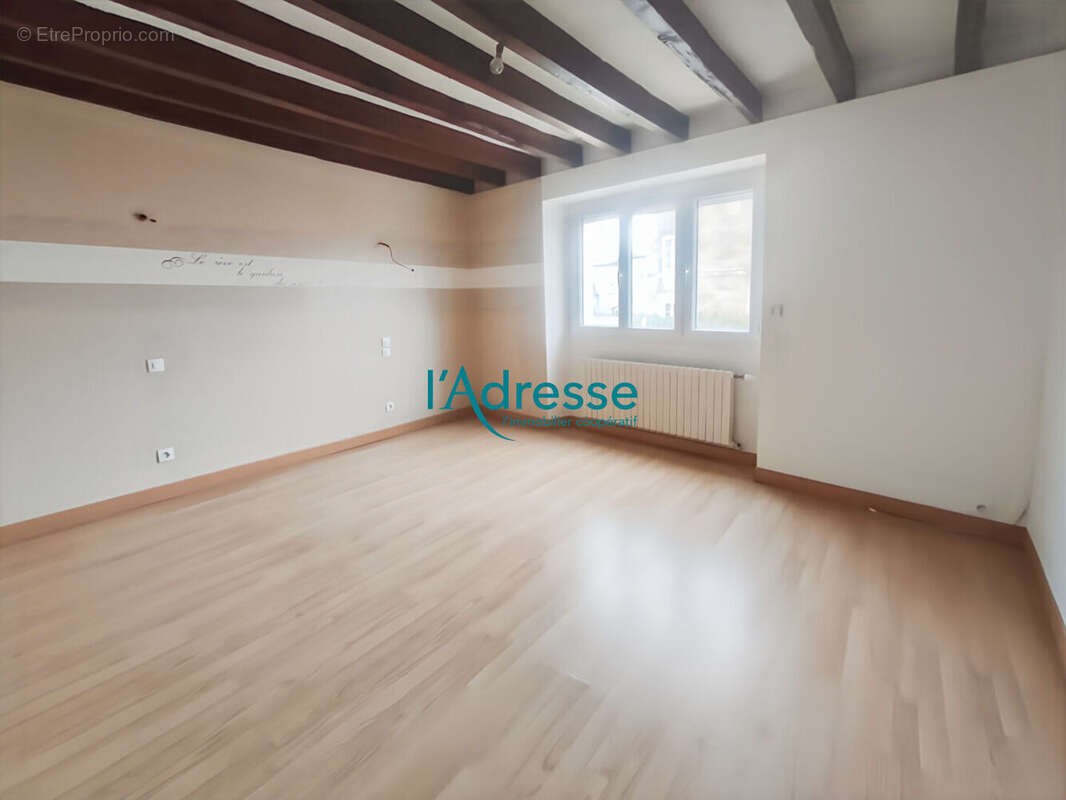 Maison à LE MESNIL-EN-VALLEE